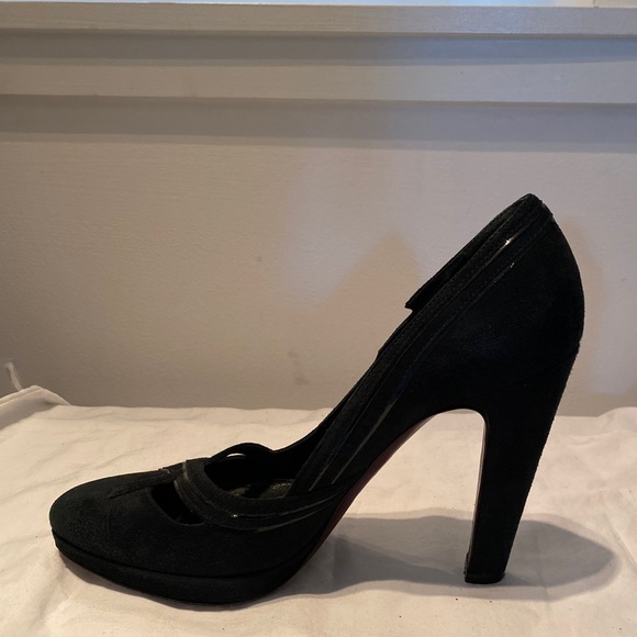 Beautiful Prada Pump - Picture 2 of 5